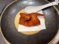 红烧妙龄乳鸽-滨江花月宴