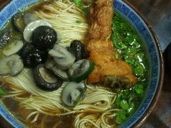 爆鱼双菇面-石家饭店原址