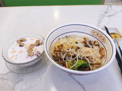 -弘束束柳州深巷螺蛳粉(珠江路店)