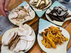-菌之家·专业纯野生菌火锅·特色炒菌