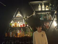 -瓦伦丁主题制服酒吧