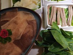 -左庭右院鲜牛肉火锅(浦江欢乐颂店)