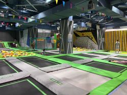 -反弹蹦床公园·亲子乐园·团建·派对(尚品奥莱店)