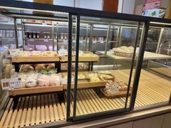 面包甜点陈列柜-顶东面包花园·生日蛋糕(世博店)