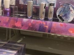 -名创优品(北京新中关购物中心地铁层店)