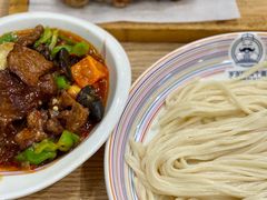 -歹歹的加个面过油肉拌面