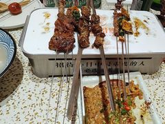 -小董哥烤串·爆汁大油边(故宫店)