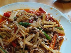 -大众跷脚牛肉馆·非遗传承单位(峨眉山店)