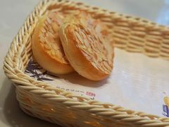 杏仁面包片-泓历皇朝酒店(东亭店)