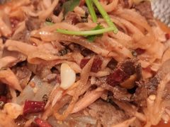-帅巴人舅母子腊蹄民俗村