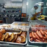 品种齐全一，服务也好，特别拉条子炒面和凉拌肘子超极好吃