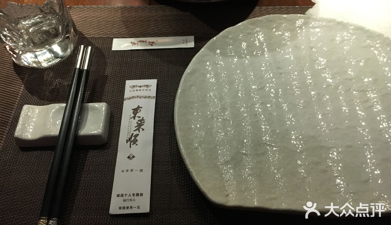 可以单人单锅，也可以有大锅。小料比较全