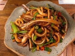 猪耳朵炒乳香干-胡桃里音乐酒馆(东区店)