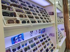 -三叶眼镜城批发市场(上海火车站店)
