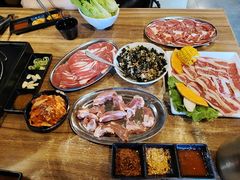 -山居屋炭火烧肉(厚街万达店)