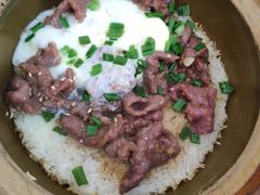 窝蛋牛肉饭-红星光发煲仔饭(文海店)