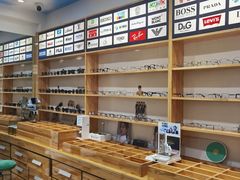 -豪门视光·星趣控·蔡司依视路眼镜代理商(中央大街店)