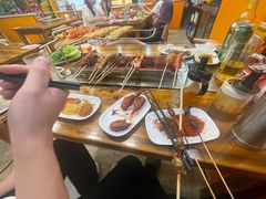 -哈尔滨小酒馆·鲜肉现穿自助烧烤(康新花园店)