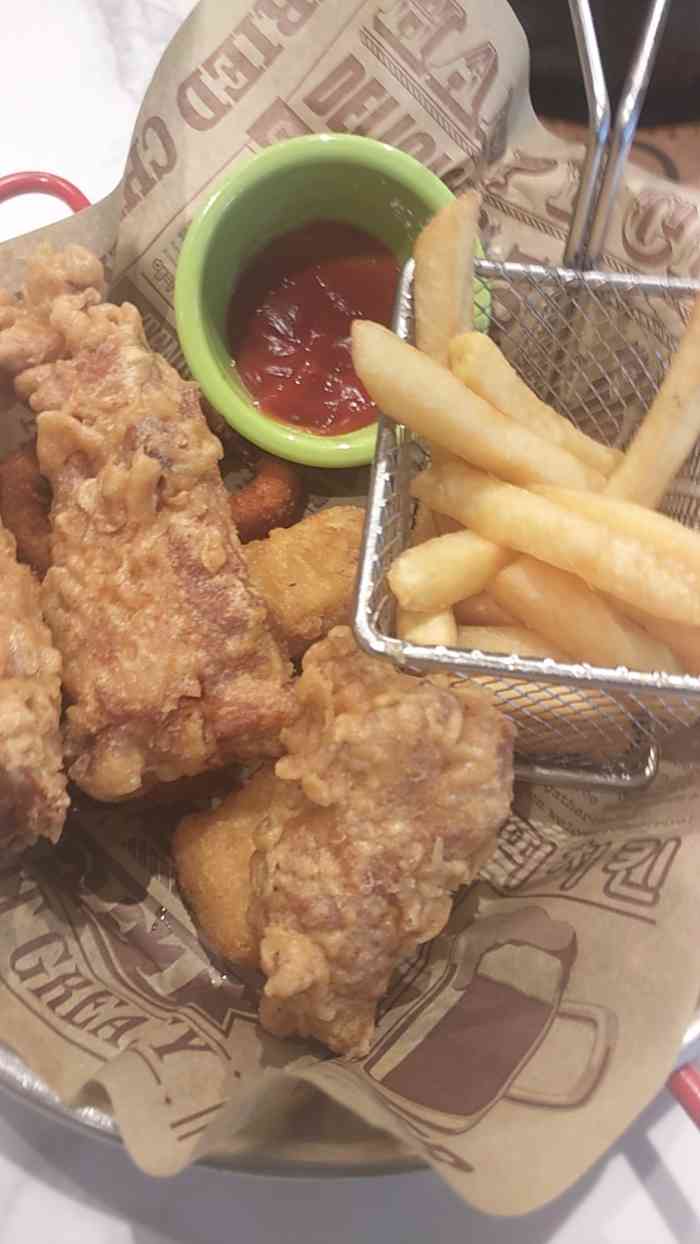 快乐小鸡(王府井店)-"和朋友出去玩,吃到一家不好吃的炸鸡,朋友.