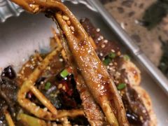 -沪小二炭火蛙锅(淮海中路美食不夜城店)