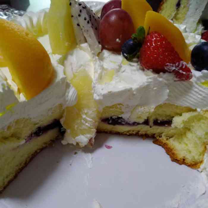 五羊西点(会馆路店)-"蛋糕挺好吃的,店里生意很好,蛋糕做的款型.