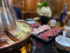 -果松木炭酸菜铜火锅·外婆参鸡汤