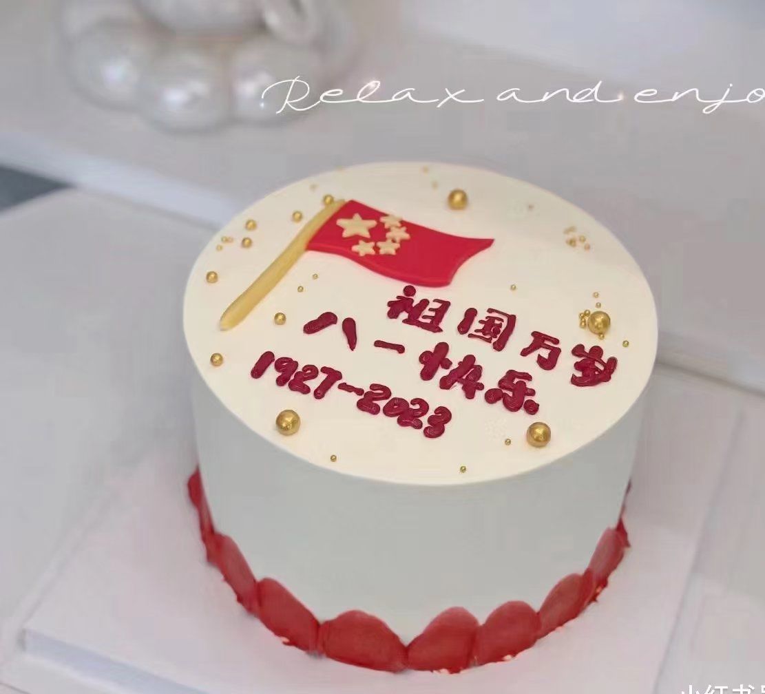 喜气洋洋庆祝八一建军节的蛋糕