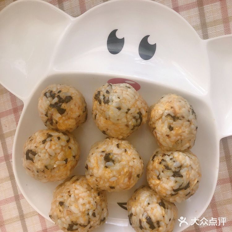 自己个儿搞了一份饭团 步骤非常简单