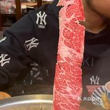 店里的和牛都是从澳洲牧场直送过来的，有专属黑标