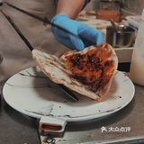 郭家桥附近一家夫妻经营的迷你小店
