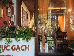 -Cuc Gach Quan Restaurant
