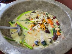 -姚记抚仙湖石锅鱼庄