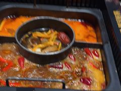 -老牌坊云南鱼豆花火锅(哈西万达店)