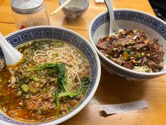 辣肉面加雪菜和毛豆-沪西老弄堂面馆(定西路店)