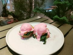 粉粉的班尼迪克蛋-CHILLAX轻乐时(侨建·Hi City店)