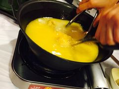 -鲜入围煮花胶鸡海鲜火锅