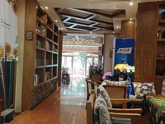 -月亮眼花园餐厅书吧酒吧