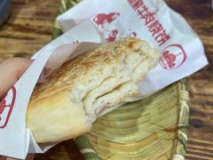 芝麻烧饼-穆得·老周家牛肉烧饼(普利街店)