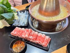 -果松木炭酸菜铜火锅·外婆参鸡汤