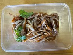 猪耳朵-三个大叔烤羊肉串·歌手驻唱·碳烤鲜肉(西三旗店)