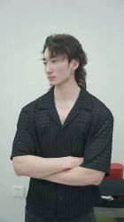 -一家只做男发烫染的店