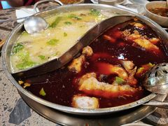 鸳鸯锅-肖肖酸萝卜鱼火锅(总店)