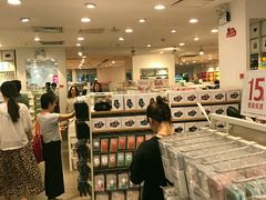 -名创优品(北京新中关购物中心地铁层店)