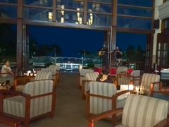 -亚龙湾喜来登·美景台大堂吧