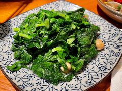 鹰嘴豆炒豆苗-阿里家·新疆烤肉酒場 by MIG