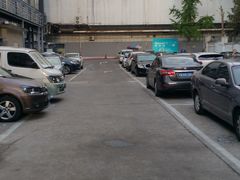 -沃尔玛上海田林店-地面停车场