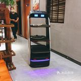 没有那么清爽。店面中间有个自助调料台