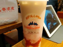 招牌草莓大福奶茶大杯-伏小桃(雁塔MOMOPARK店)