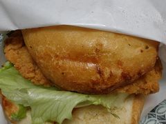 黄金三脆多汁鸡堡-必胜客(上海新南方商城PH店)