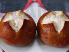 黑麦芝士碱水球-风车面包